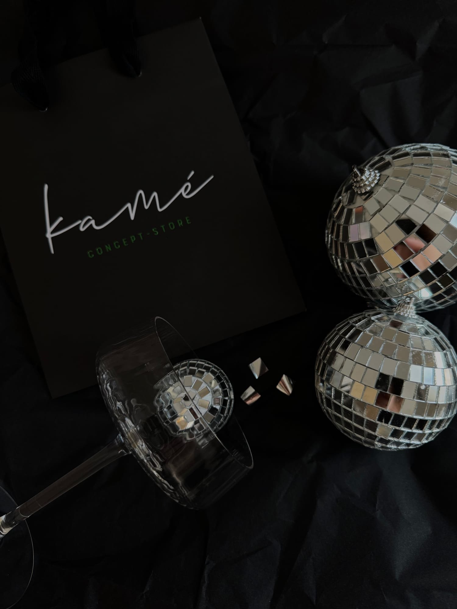 Schwarze kamé Einkaufstasche mit Discokugeln